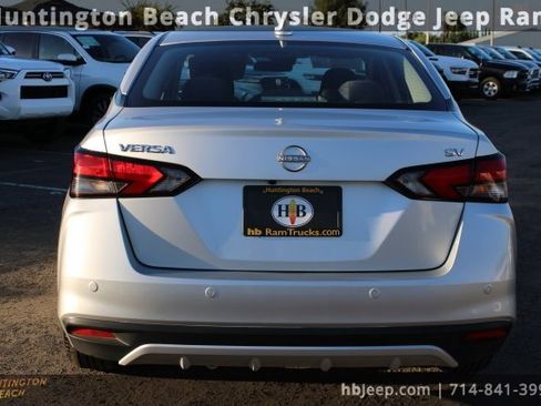 Used 2023 Nissan Versa SV image 4