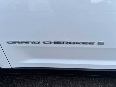 Used 2022 Jeep Grand Cherokee Limited 4xe image 33