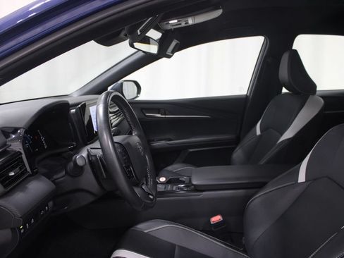 Used 2025 Toyota Camry SE FWD image 16
