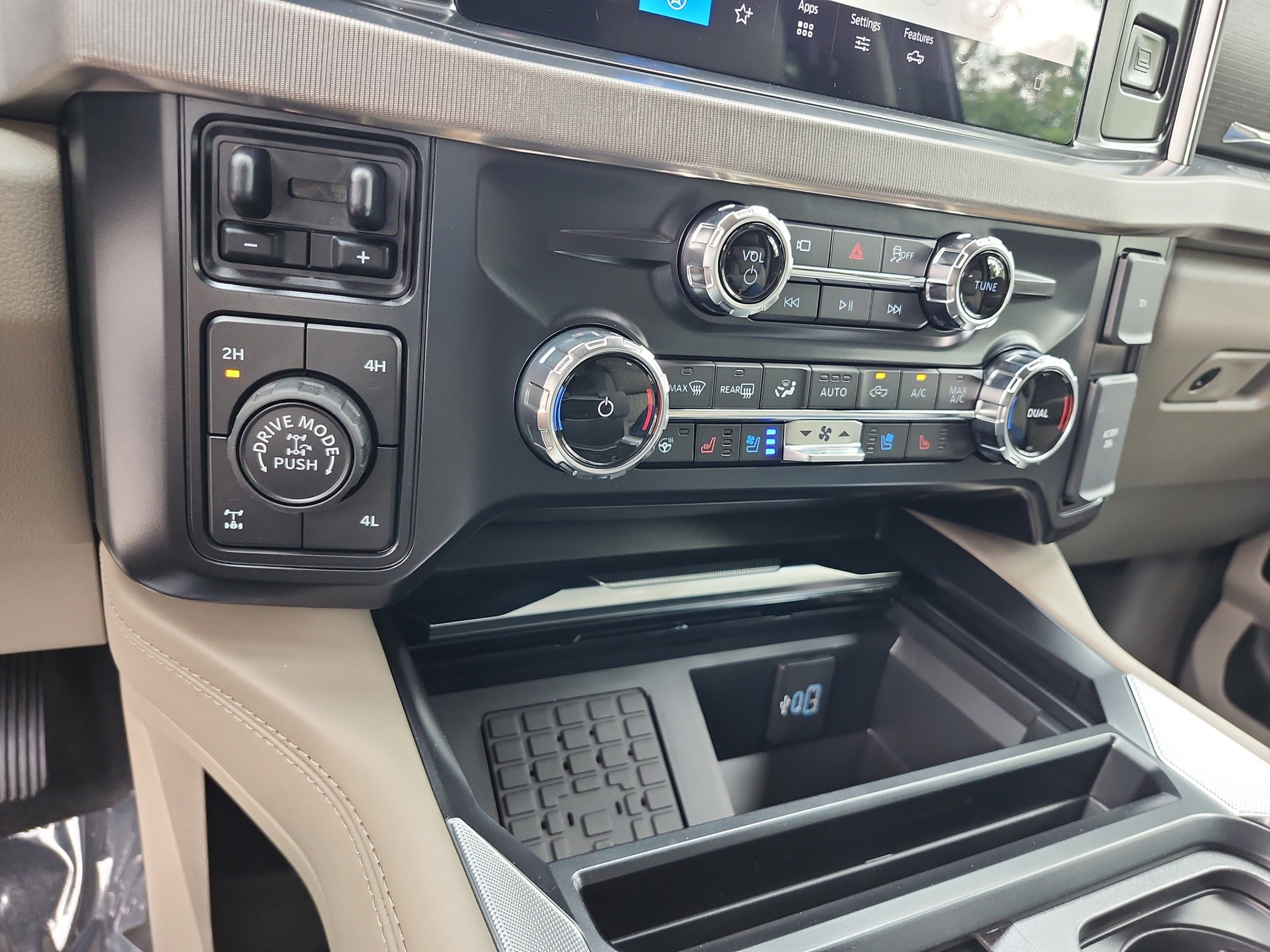New 2026 Ford F250 Platinum w/ Platinum Plus Package AWD/4WD image 28