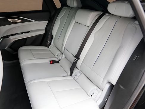 Used 2025 Cadillac Lyriq Luxury image 24