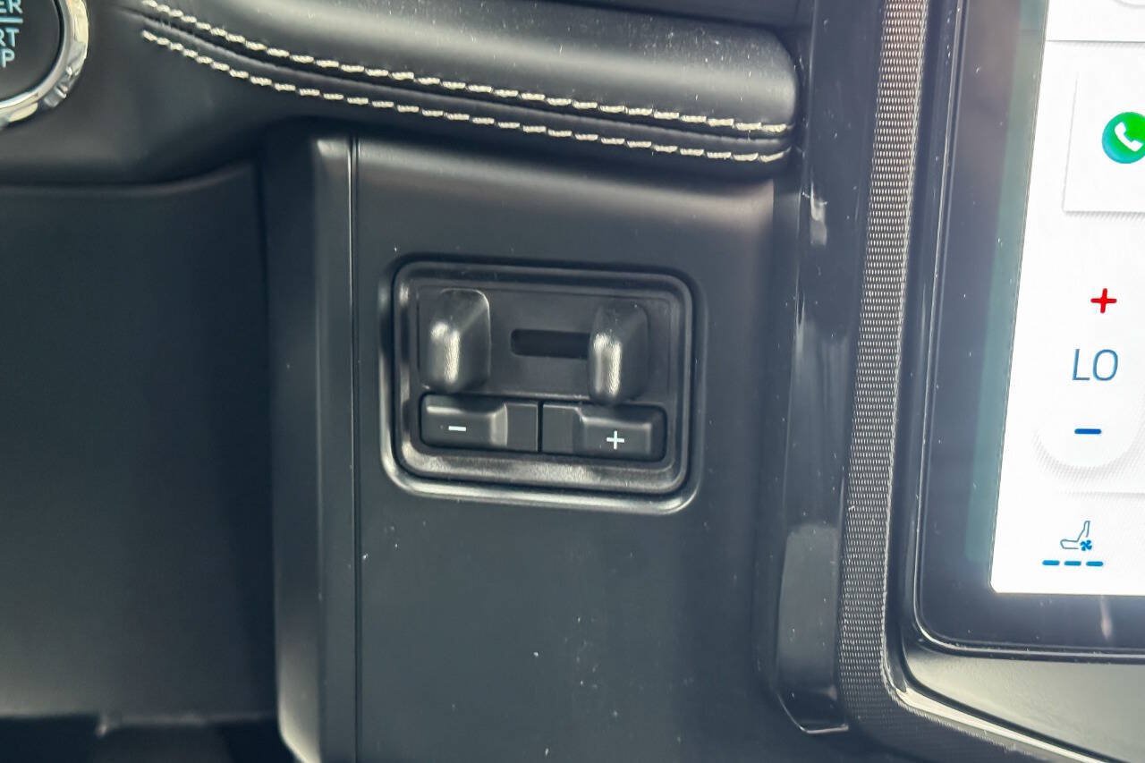 Used 2023 Ford F150 Lightning Platinum AWD/4WD image 38