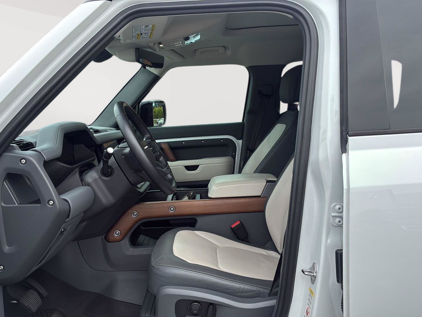 Used 2024 Land Rover Defender 110 X-Dynamic SE AWD/4WD image 26