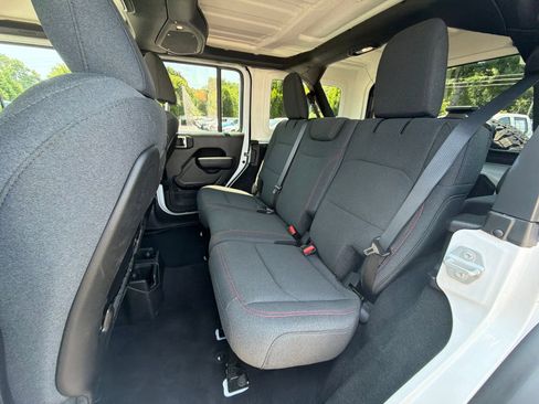 Used 2026 Jeep Wrangler Unlimited Rubicon AWD/4WD image 22