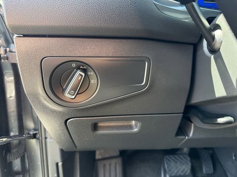 Used 2024 Volkswagen Tiguan SE w/ Panoramic Sunroof Package AWD/4WD image 18