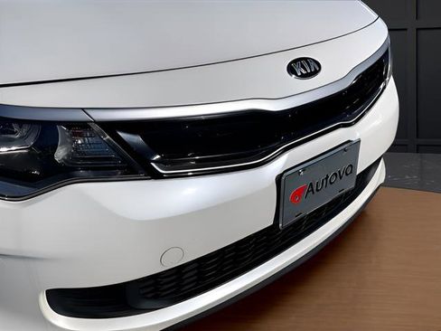 Used 2017 Kia Optima Premium image 4