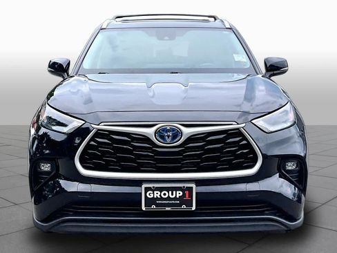 Used 2023 Toyota Highlander XLE AWD/4WD image 4