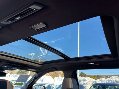 Used 2023 GMC Yukon XL AT4 image 13