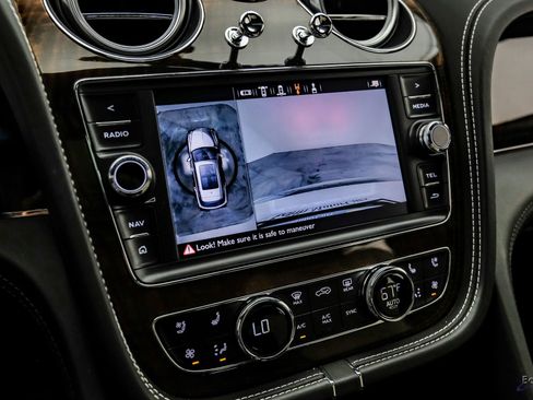 Used 2019 Bentley Bentayga image 69