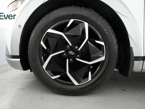 Used 2024 Hyundai Ioniq 5 Limited image 18