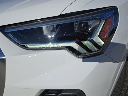 Certified 2025 Audi Q3 2.0T Premium image 32