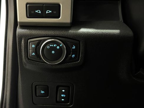 Used 2020 Ford F250 Lariat w/ Lariat Ultimate Package AWD/4WD image 29