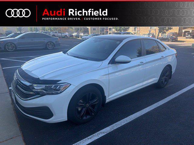 Used 2023 Volkswagen Jetta SE FWD image 1