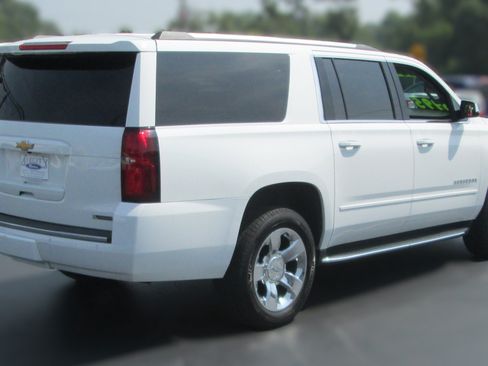 Used 2017 Chevrolet Suburban Premier AWD/4WD image 5