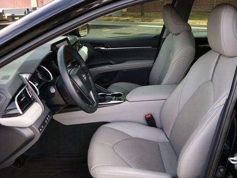 Used 2023 Toyota Camry XLE w/ Cold Weather Package image 10