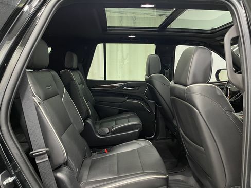 Used 2021 Cadillac Escalade Premium Luxury AWD/4WD image 32