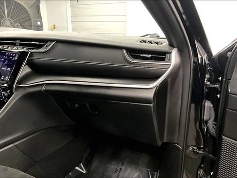 Used 2024 Jeep Grand Cherokee Altitude AWD/4WD image 19