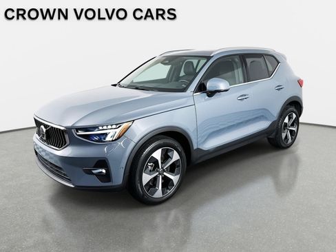 Used 2023 Volvo XC40 B5 Plus w/ Driver Assist Package image 1