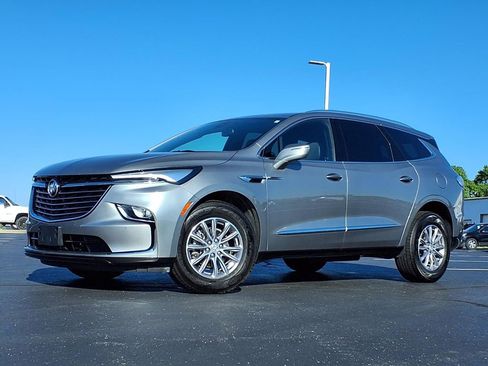 Used 2023 Buick Enclave Essence FWD image 2