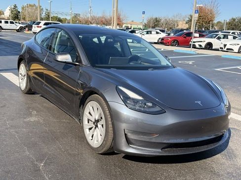 Used 2021 Tesla Model 3 Standard Range Plus image 3