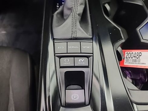 Used 2025 Toyota Camry LE AWD/4WD image 37