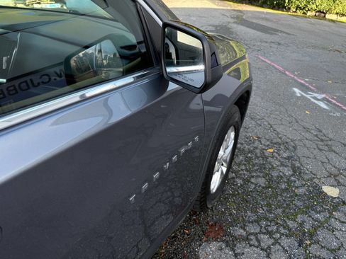 Used 2021 Chevrolet Traverse LS image 26