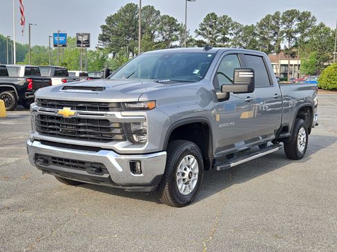 Used 2025 Chevrolet Silverado 2500 LT w/ Convenience Package AWD/4WD image 2