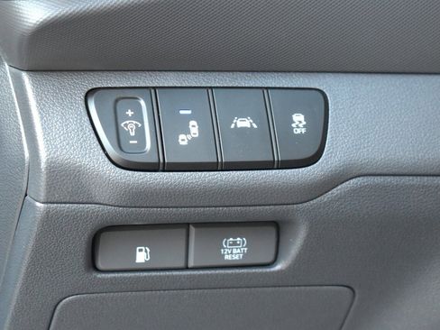 Used 2022 Hyundai Ioniq Limited FWD image 18