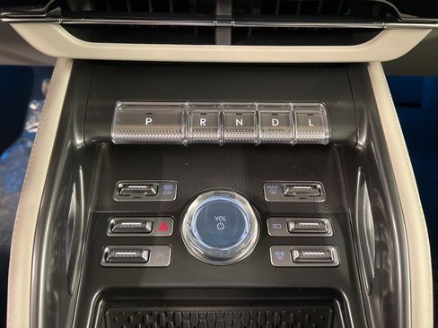 Used 2026 Lincoln Nautilus Premier image 16