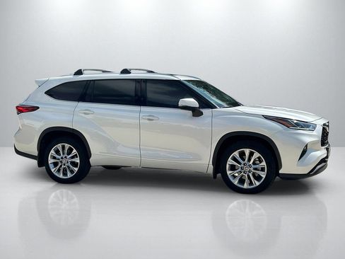 Used 2021 Toyota Highlander Limited AWD/4WD image 4