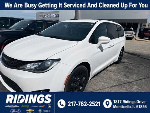 Used 2019 Chrysler Pacifica Touring-L w/ S Appearance Package FWD image 1