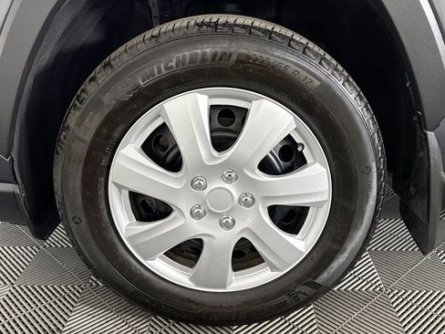 Used 2022 Toyota RAV4 LE AWD/4WD image 36