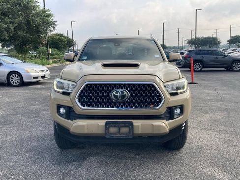 Used 2019 Toyota Tacoma TRD Sport w/ Technology Package AWD/4WD image 2
