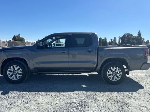 Used 2022 Nissan Frontier SV RWD image 6