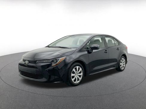 Used 2025 Toyota Corolla LE FWD image 3