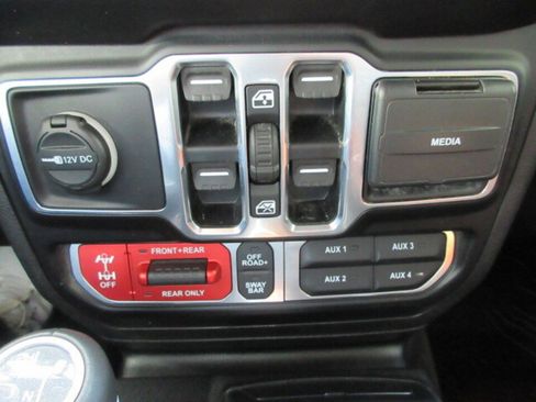 Used 2020 Jeep Gladiator Rubicon w/ Uconnect 4C Nav & Sound Group image 29