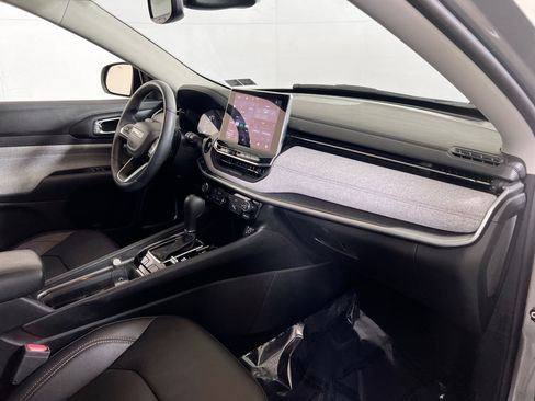 Used 2022 Jeep Compass Latitude image 27