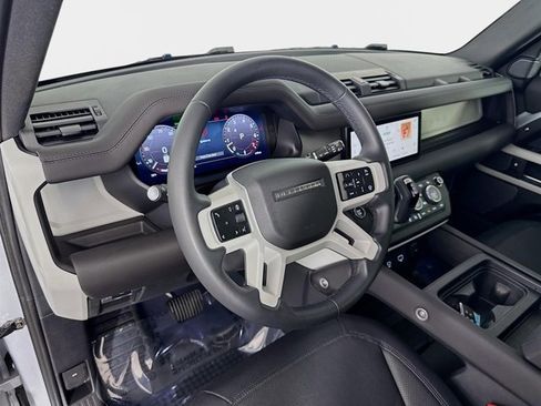 Used 2024 Land Rover Defender 110 X-Dynamic SE image 9