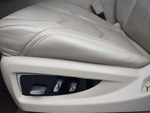 Used 2015 Cadillac Escalade Luxury image 11