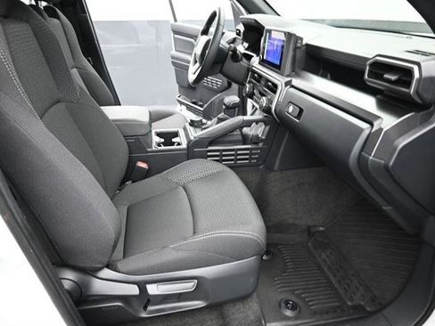 Used 2025 Toyota 4Runner SR5 AWD/4WD image 19