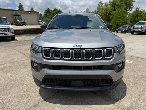 Used 2023 Jeep Compass Latitude w/ Sun and Sound Group AWD/4WD image 8