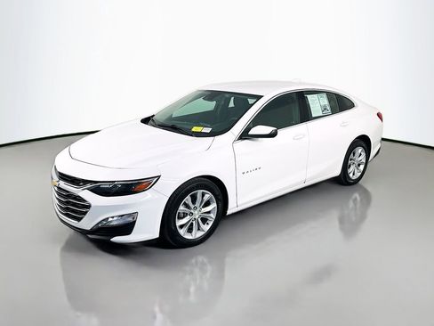 Used 2025 Chevrolet Malibu LT image 3