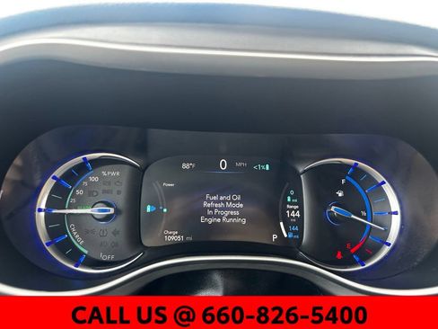 Used 2022 Chrysler Pacifica Touring-L FWD image 22