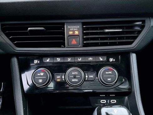 Used 2024 Volkswagen Jetta SE image 16