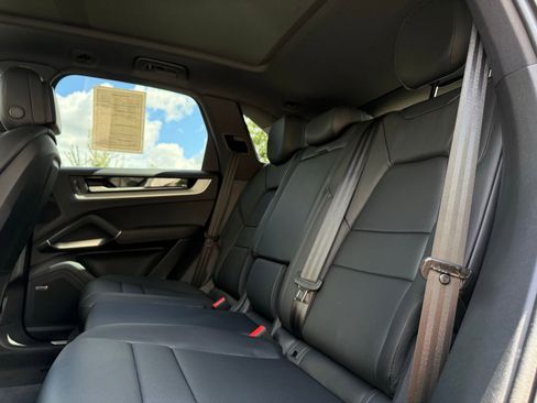 Certified 2025 Porsche Cayenne image 28