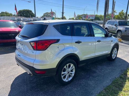 Used 2019 Ford Escape SE image 5