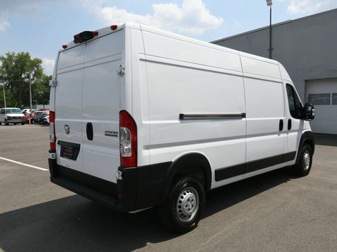 Used 2024 RAM ProMaster 2500 w/ Convenience Group FWD image 8