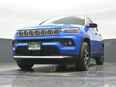 Used 2025 Jeep Compass Limited image 24