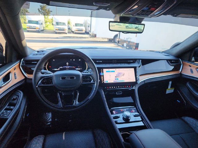 Used 2026 Jeep Grand Cherokee L Summit AWD/4WD image 34