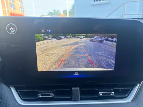 Used 2025 Chevrolet Equinox LT FWD image 23